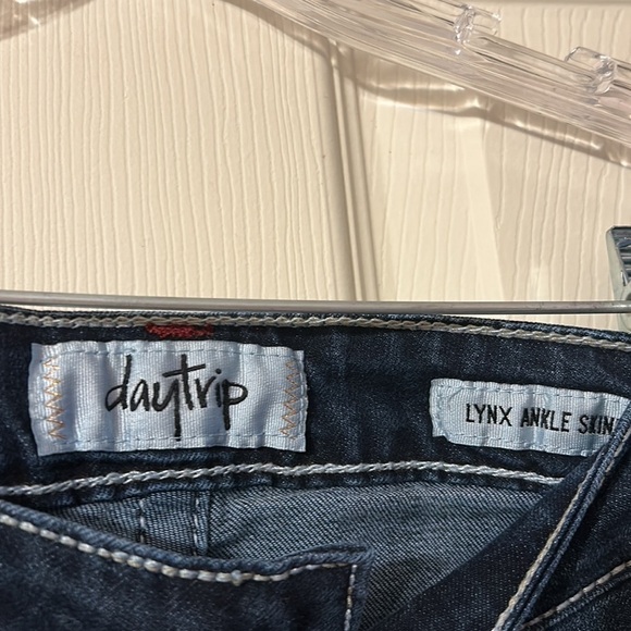 Daytrip Lynx Dark Bling Aztec Tribal Skinny Jeans 26R - Picture 6 of 6